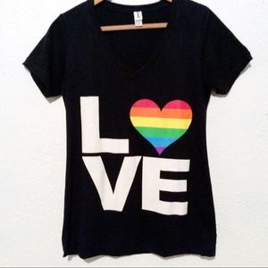 🌹Black graphic “LOVE” tee